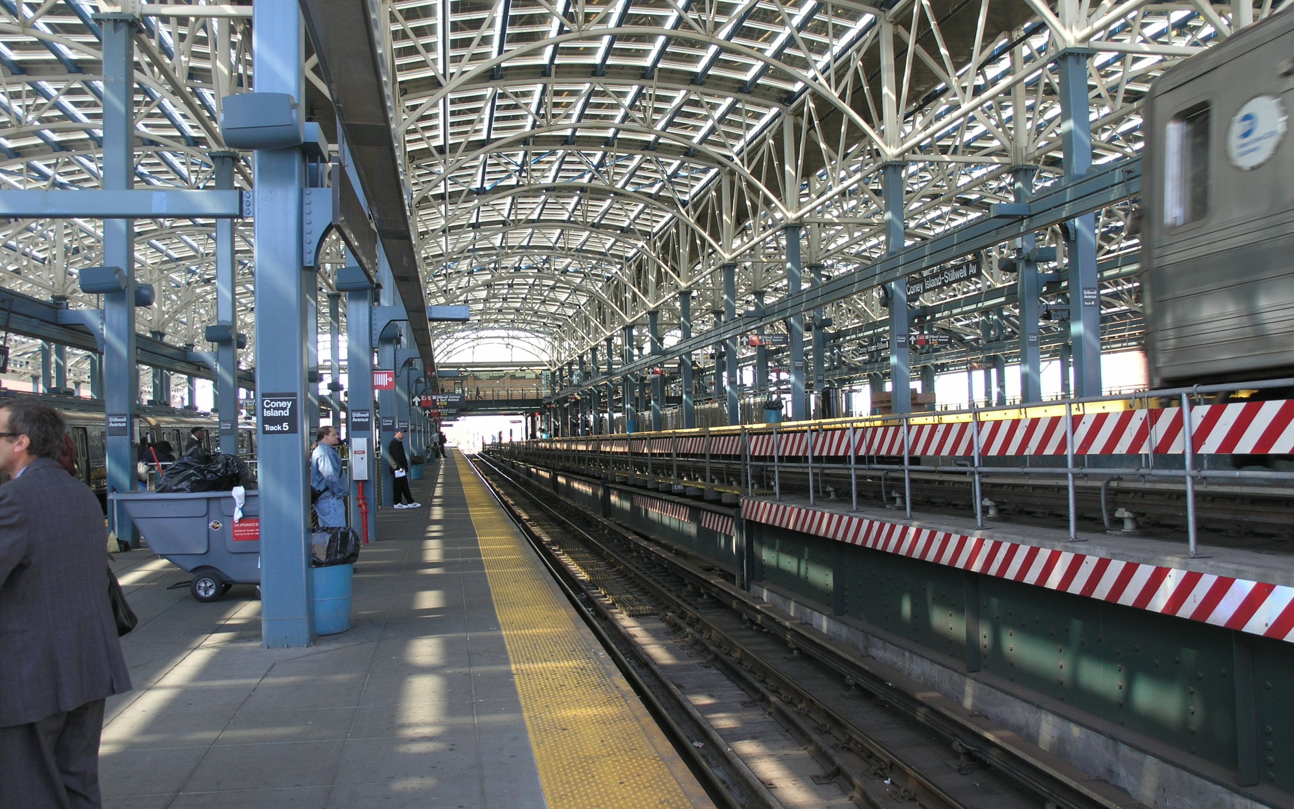 Stillwell Avenue Station 5 Station platform