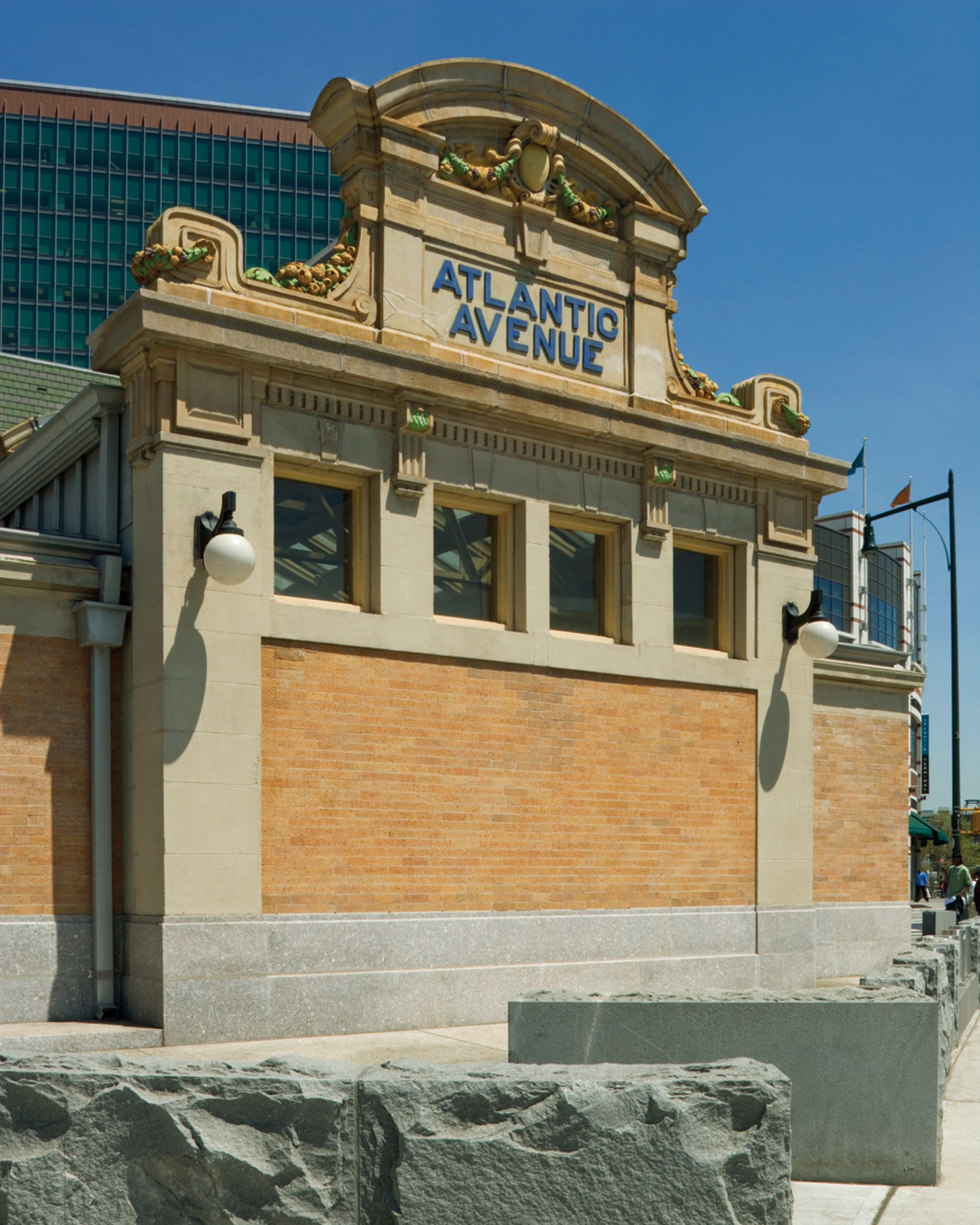 Times Plaza Kiosk 10 Times Plaza Kiosk façade