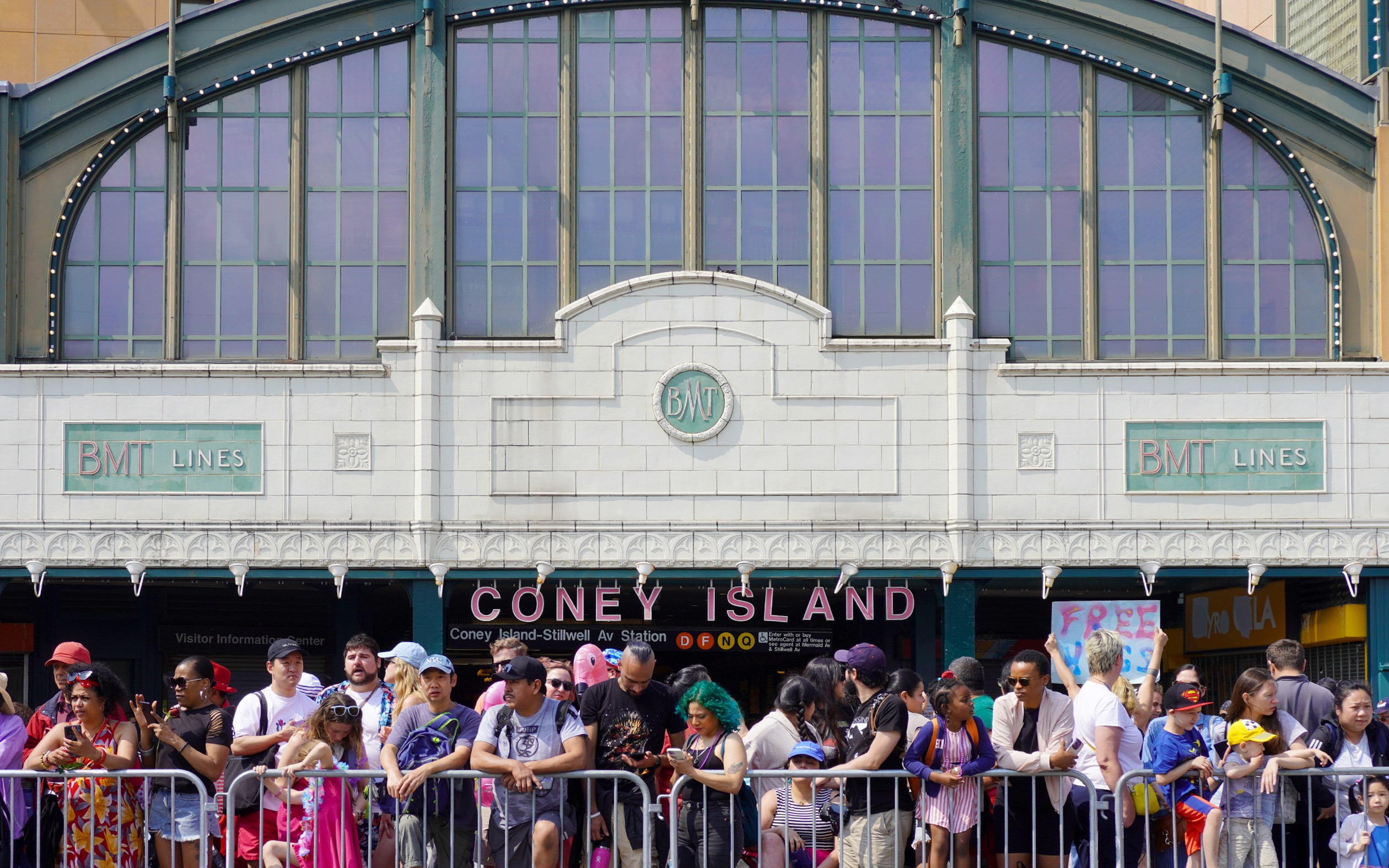 DSC00114 Coney Island Sign