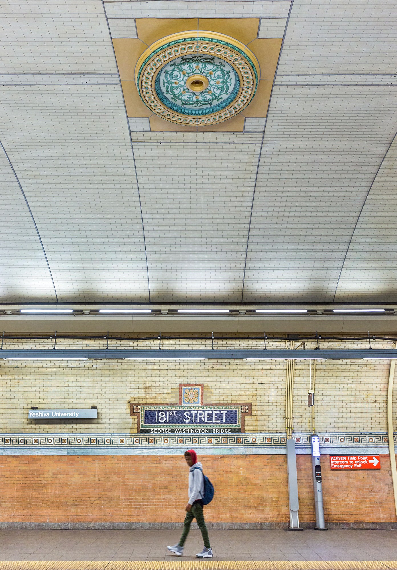 5_168-181_V2 historic subway station platform